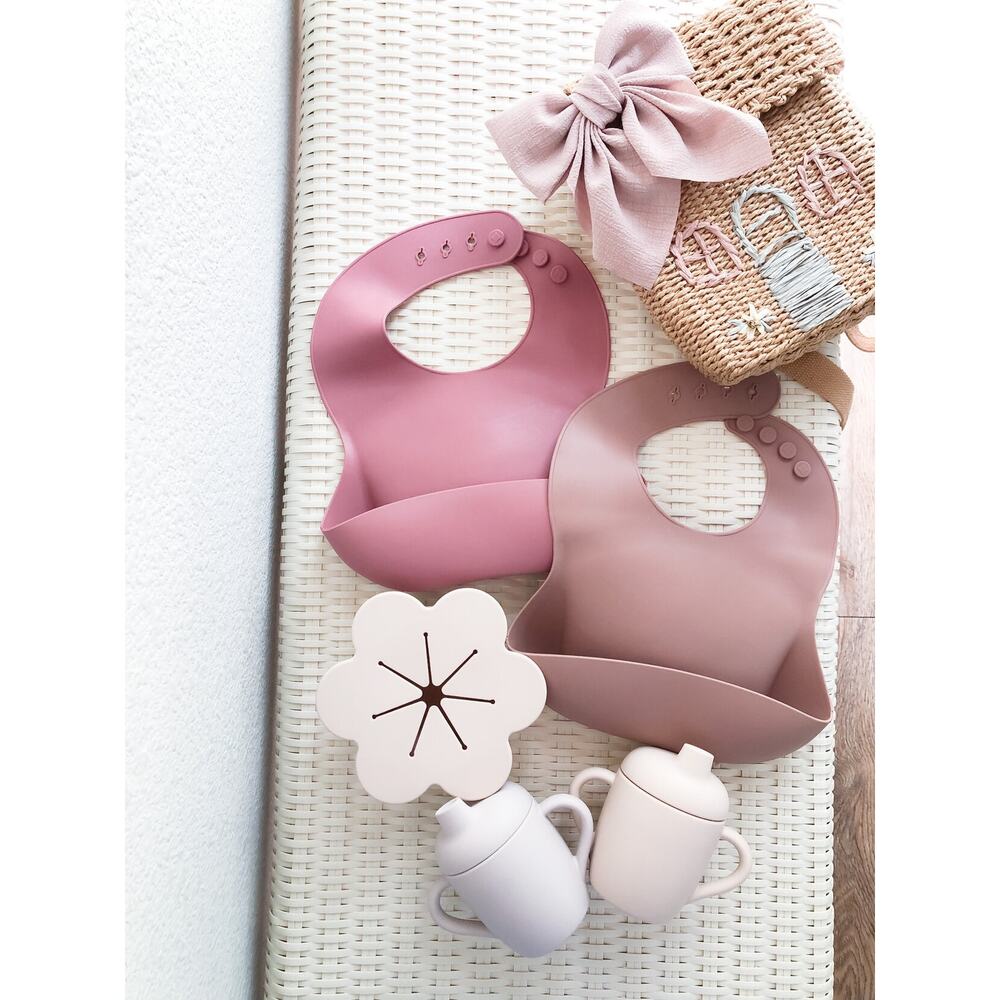 New Jamie Kay Silicone Mealtime Bundle Cups + Flower Snack Bowl + Bibs
